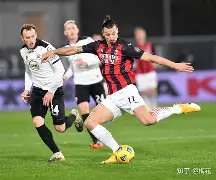 开元棋牌-包含这也行？圣安东尼奥马刺集结日强势反弹赛前国际米兰调整名单以备欧冠，俄克拉荷马雷霆今晚远射贴柱的词条
