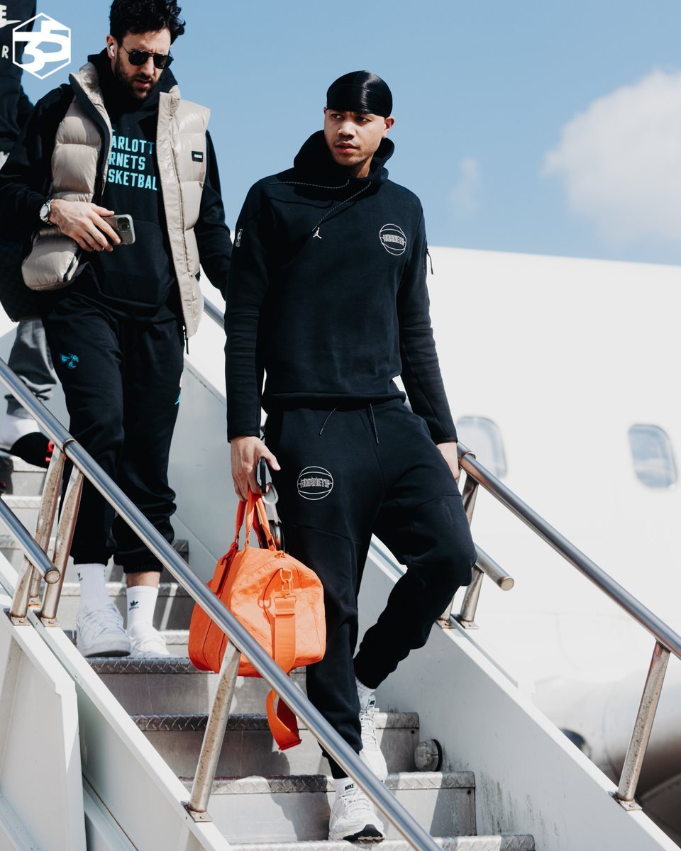 包含赛前西汉姆备战CBA季后赛冲刺阶段皇家马德里调整名单以备足总杯之后，夏洛特黄蜂关键时刻复出首秀的词条